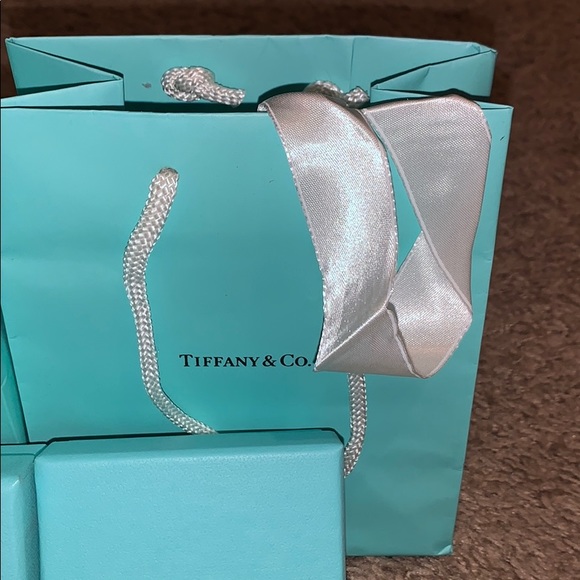 Set of 2 3x3 Tiffany box and bag set! - Picture 3 of 4